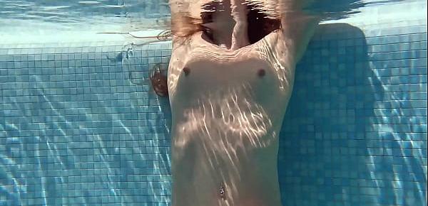  Nicole Pearl super hot and horny shaking ass in the pool
